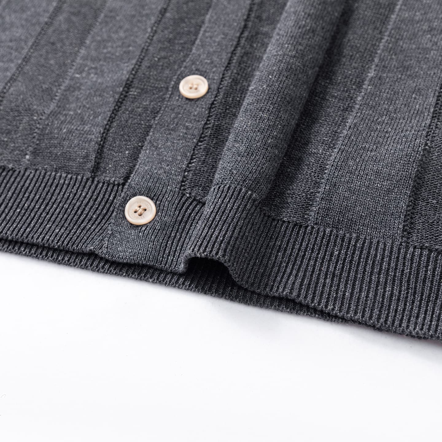 ALASSIO | POLO HOMBRE DE LINO CANALÉ VERTICAL CON BOTONES