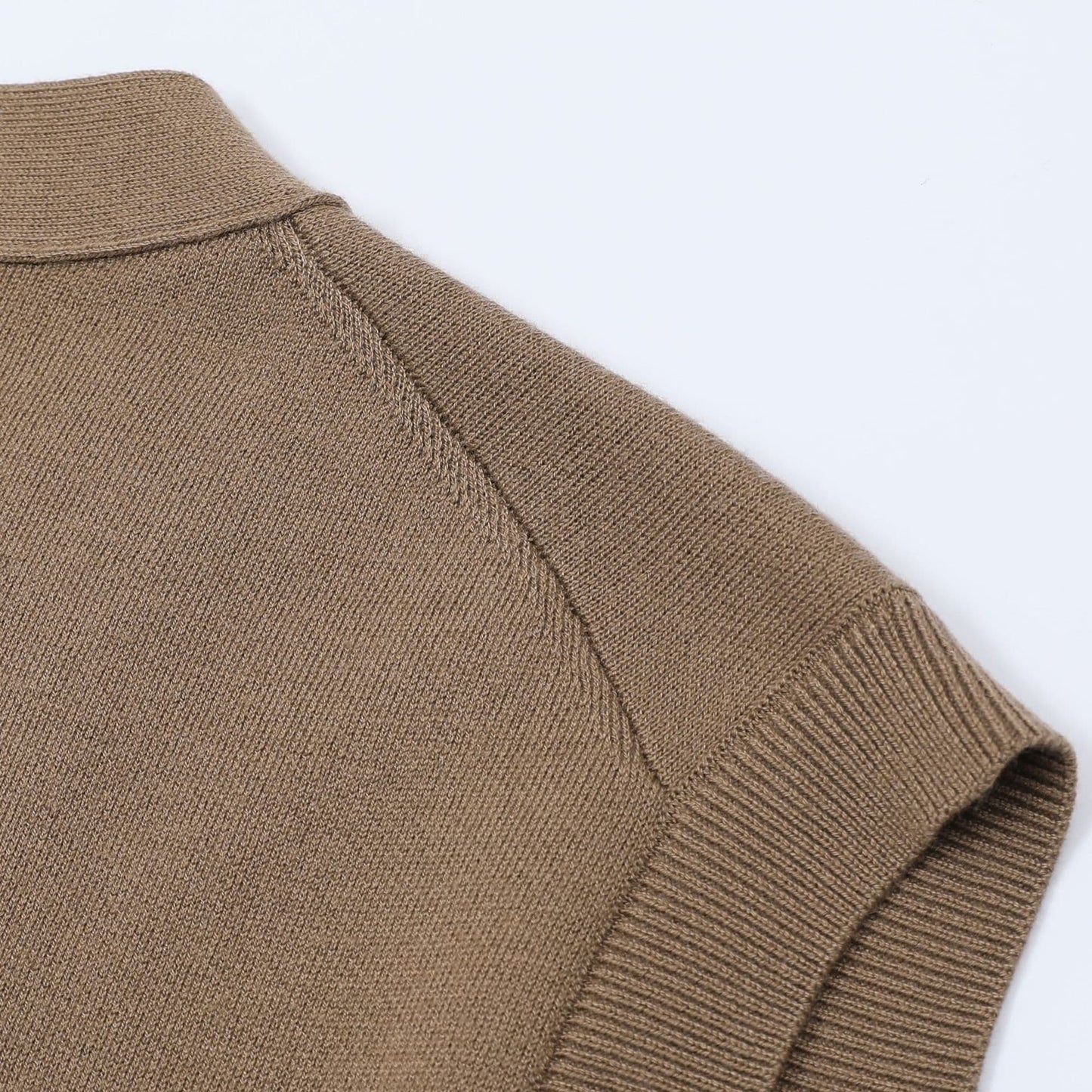 ALDWYN | CHALECO HOMBRE DE PUNTO DE LANA CUELLO PICO BOTONES