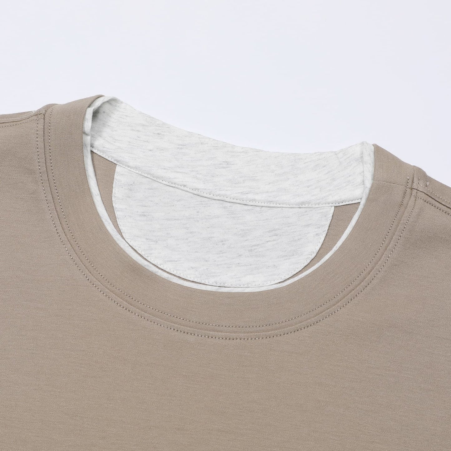LERICI | CAMISETA HOMBRE DOBLE CAPA CUELLO Y BAJO EN CONTRASTE
