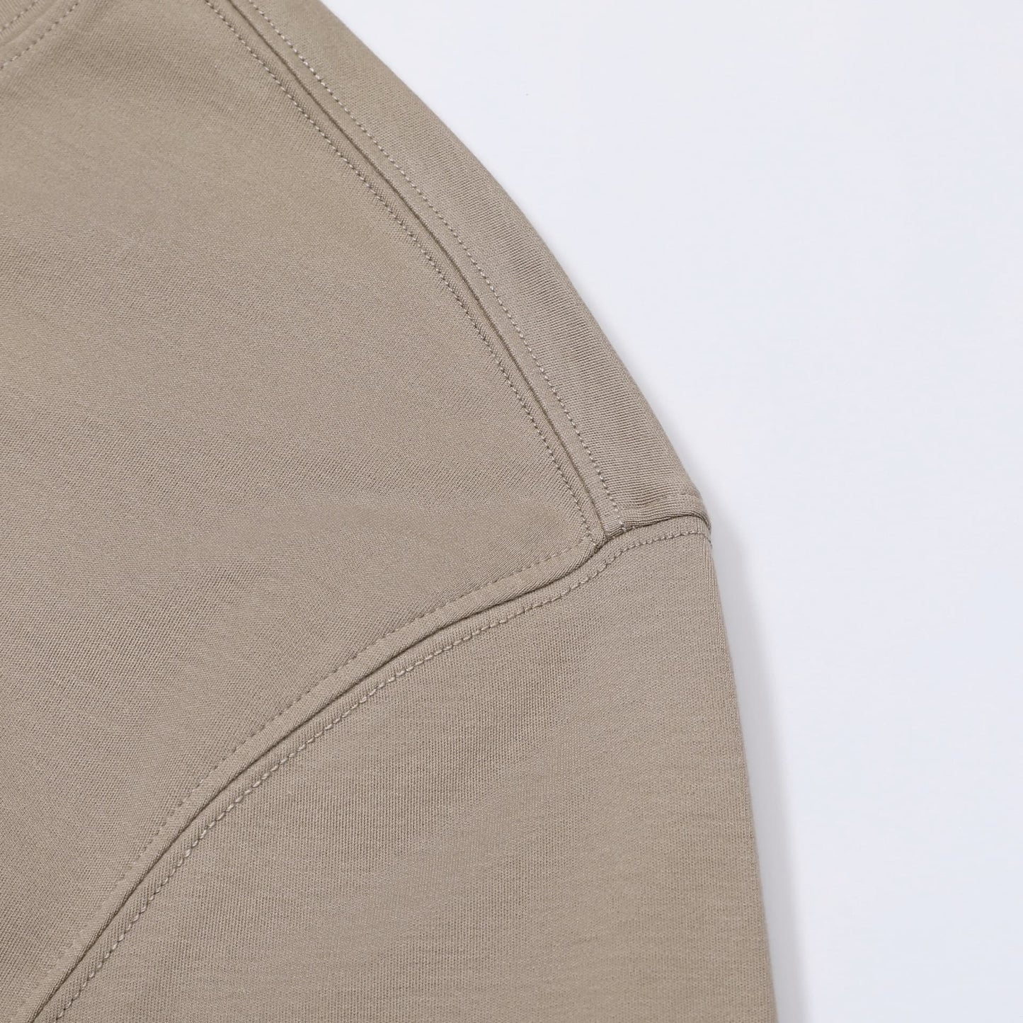 LERICI | CAMISETA HOMBRE DOBLE CAPA CUELLO Y BAJO EN CONTRASTE
