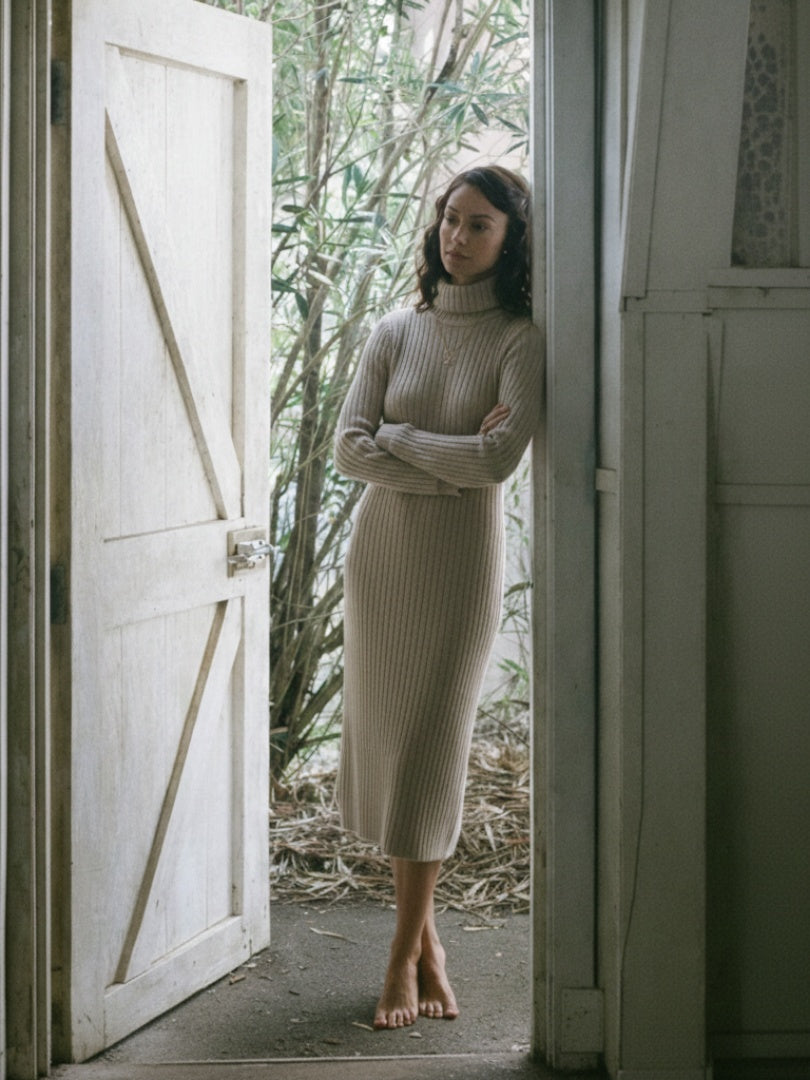 Montserrat | Vestido Corto de Punto Acanalado Mujer Cuello Alto Manga Larga
